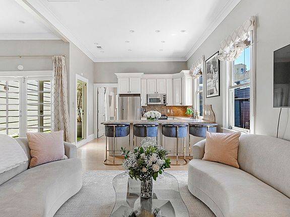 Luxurious Condo Living In Prime Cow Hollow Location! photo 4