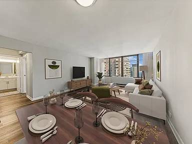 2BR/1BA Apartment · Chicago photo 5