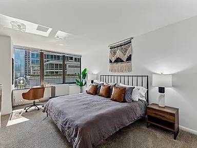 2BR/1BA Apartment · Chicago photo 3
