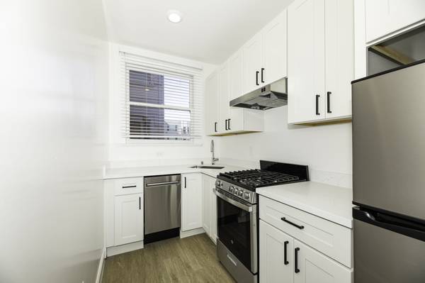 1BR/1BA Single Family House on S Broadway · Tarrytown photo 3