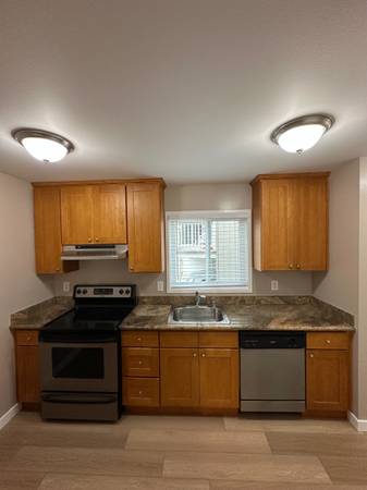 2BR/1BA Apartment · Larkspur photo 5