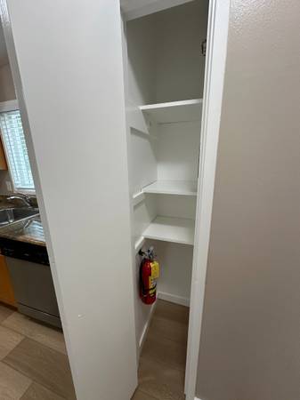 2BR/1BA Apartment · Larkspur photo 3