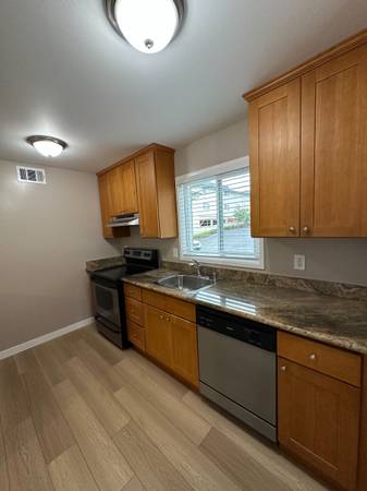 2BR/1BA Apartment · Larkspur photo 4
