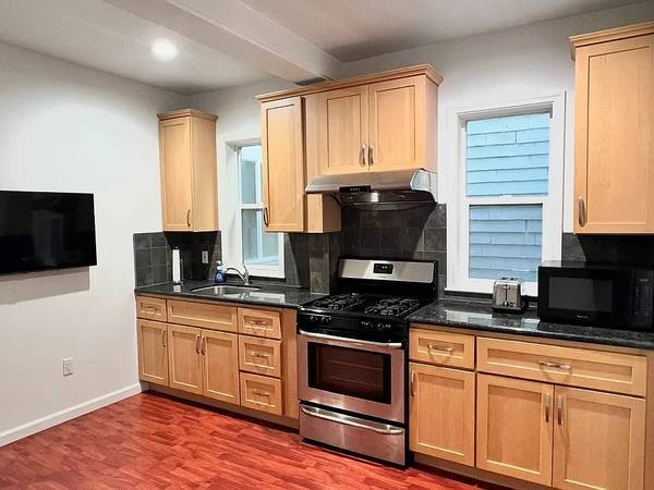 1BR/1BA Duplex on Ash St · Yonkers photo 2