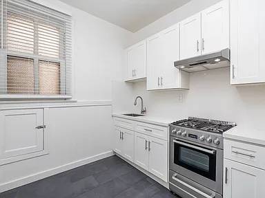 72 GOUGH Apartments photo 2