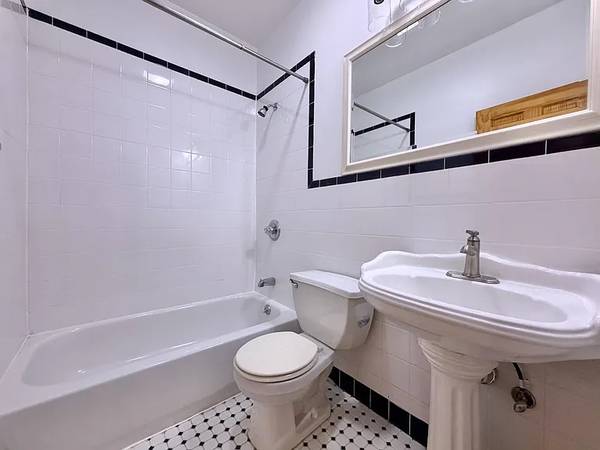 1BR/1BA Apartment · Long Island City photo 5