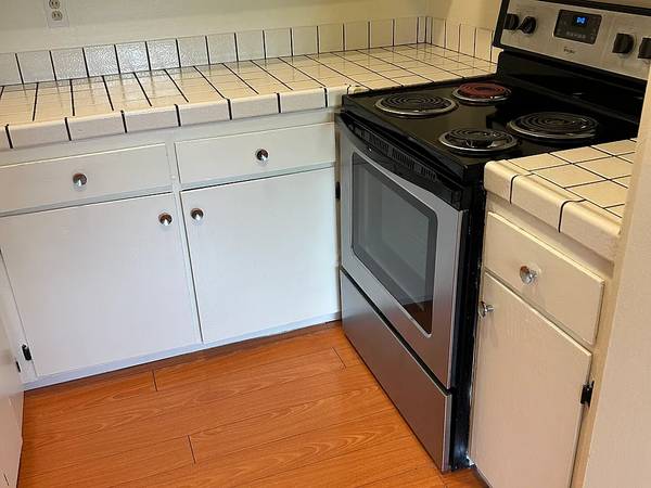1BR/2BA Apartment on Adeline St · Emeryville photo 4
