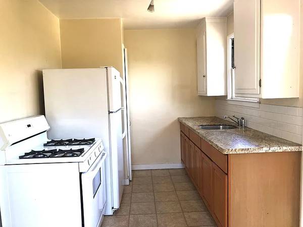 1BR/1BA Apartment on San Pablo Ave · Berkeley photo 4