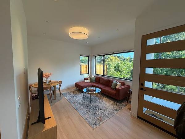 2BR/1BA Single Family House on La Loma Dr · Atherton photo 2