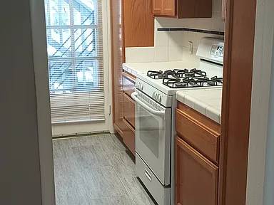 Spacious 4BR Townhome in Alameda photo 2