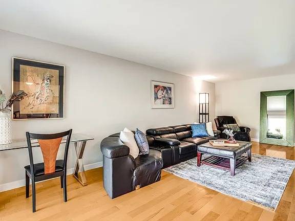 Spacious Furnished Primary Suite In Prime Menlo Park Location photo 5