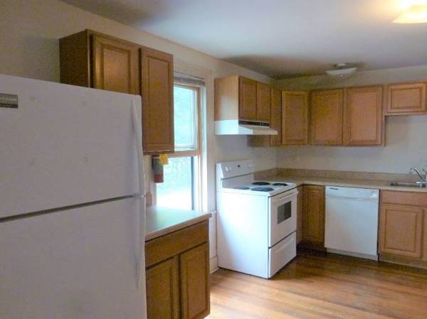 1BR/1BA Apartment · Elmhurst photo 3