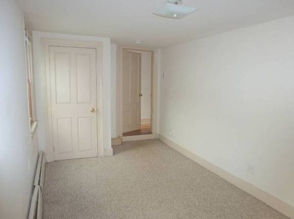 1BR/1BA Apartment · Elmhurst photo 4