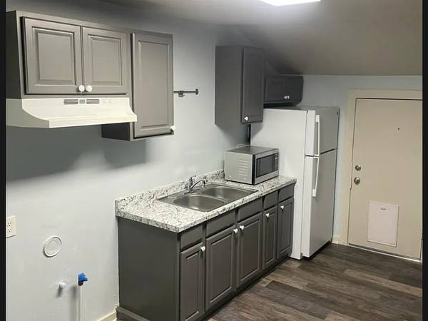 1BR/1BA Apartment on Petaluma Blvd N · Petaluma photo 2