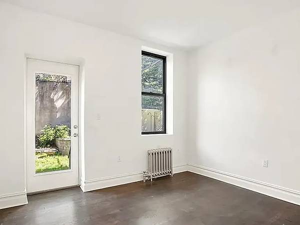 Apartments on El Paseo Dr · Petaluma photo 2
