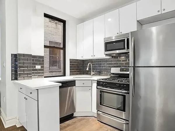 Apartments on El Paseo Dr · Petaluma photo 5