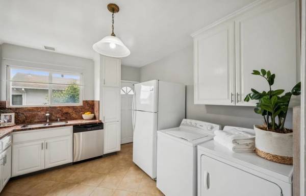2BR/1BA Apartment · San Bruno photo 5