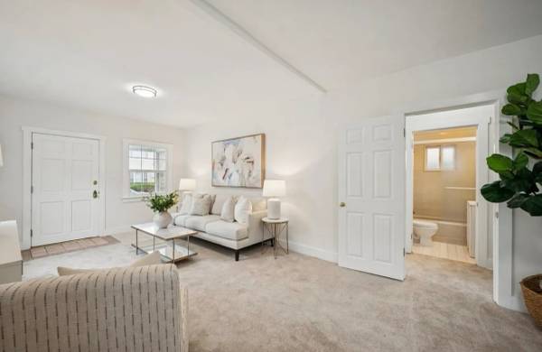 2BR/1BA Apartment · San Bruno photo 3