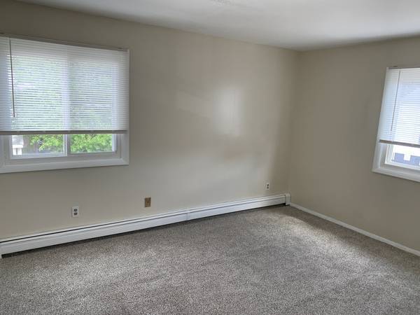 2BR/1BA Apartment · Fall River photo 3