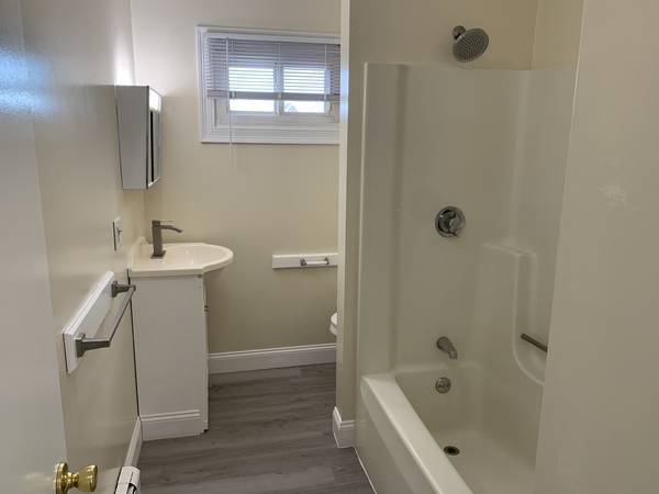 2BR/1BA Apartment · Fall River photo 4