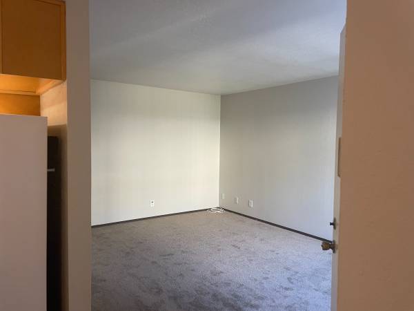1BR/1BA Duplex · Concord photo 2
