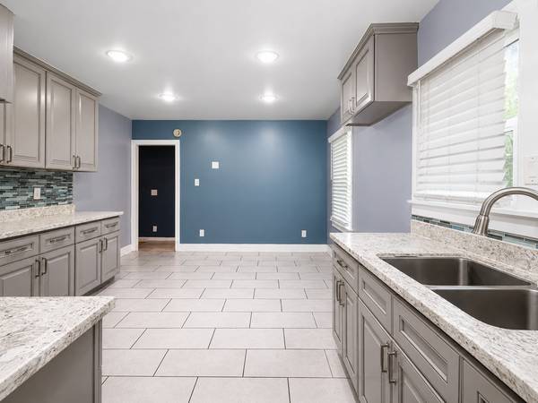 3BR/2BA Single Family House · Oakland photo 2