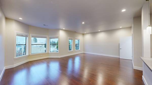 3BR/3BA Apartment on Market · San Francisco photo 3