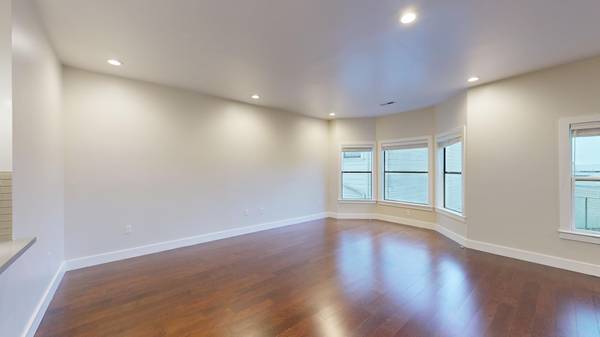 3BR/3BA Apartment on Market · San Francisco photo 2