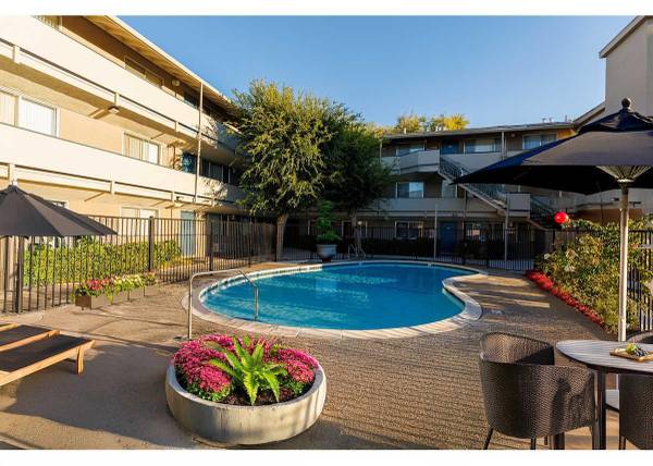 2BR/1BA Apartment on N Main St · Walnut Creek photo 2