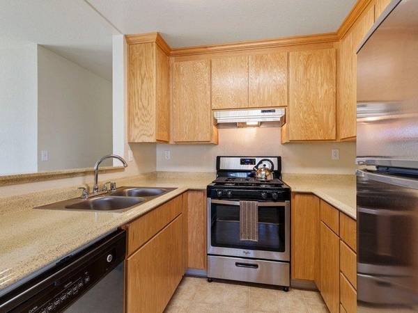 2BR/2BA Apartment · Tracy photo 5