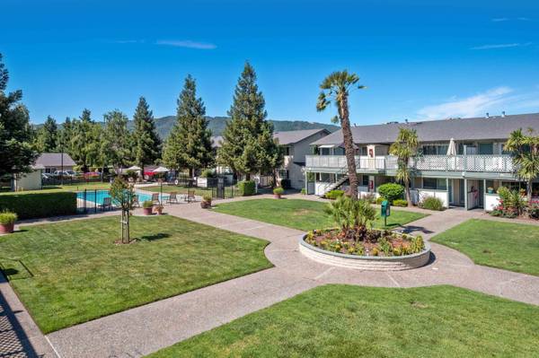 Apartments on First St · San Juan Bautista photo 4