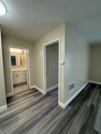 1BR/1BA Apartment · Oakland photo 4