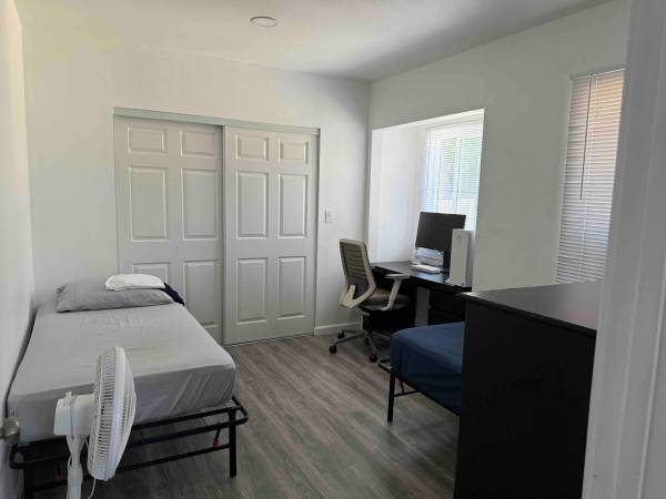 2BR/1BA Apartment · Berkeley photo 5