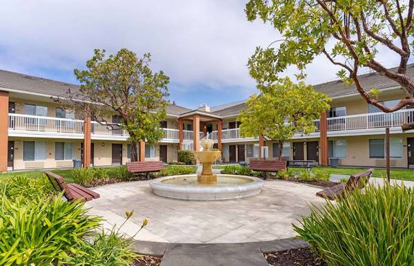 Others on Gateway Drive · San Mateo photo 4
