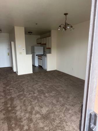 1BR/1BA Apartment on Bissell Ave Near Marina Way · Richmond photo 2