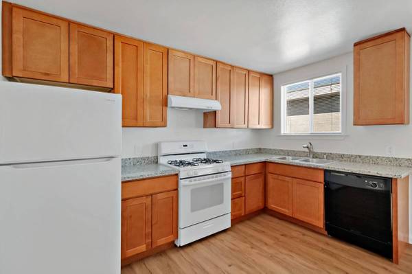 3BR/1BA Single Family House on 35th Ave · Oakland photo 4