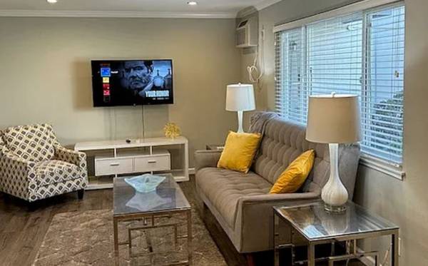 2BR/1BA Apartment · San Mateo photo 2