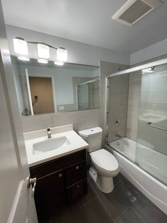 BEAUTIFULLY UPDATED SINGLE FAMILY HOME WITH BONUS ROOMS photo 4