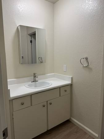 2BR/1BA Apartment on Santa Alicia Drive · Rohnert Park photo 4