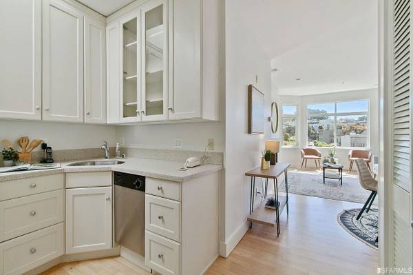 2BR/2BA Apartment · San Francisco photo 3