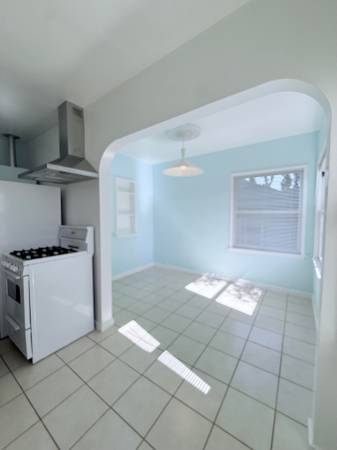 2BR/1BA Apartment · Berkeley photo 3