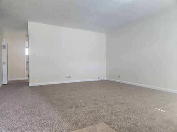 2BR/1BA Apartment · Martinez photo 4