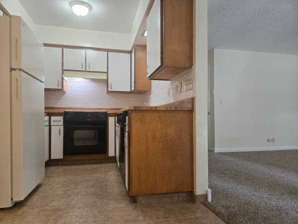 2BR/1BA Apartment · Martinez photo 3