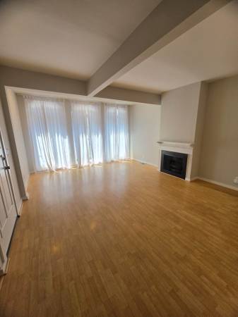 2BR/2BA Single Family House on Allen St · San Francisco photo 5