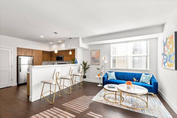 Apartments on El Camino Real · Santa Clara photo 2