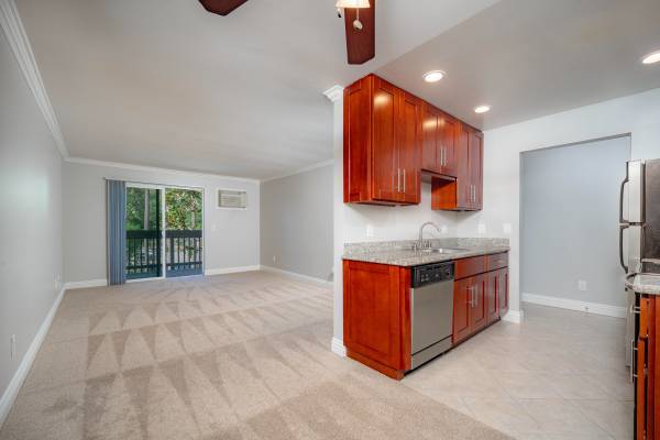 2BR/1BA Apartment on J St Near Alhambra Ave · Martinez photo 2