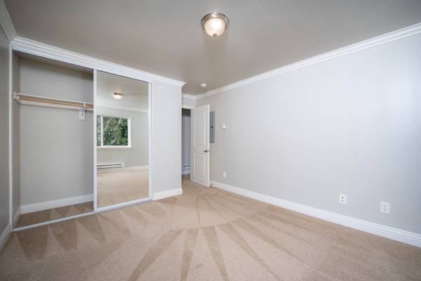 2BR/1BA Apartment on J St Near Alhambra Ave · Martinez photo 4