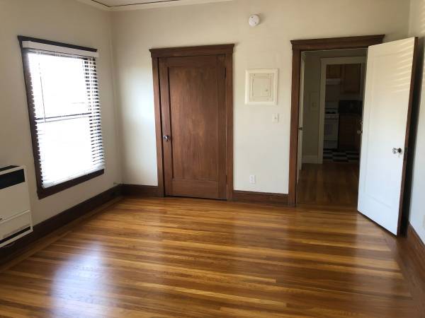 0BR/1BA Apartment on Webster Street Near 40th · Oakland photo 2