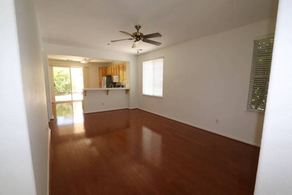 2BR/2BA Single Family House on Quindell Way · Brentwood photo 5