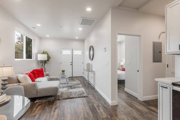 2BR/2BA Single Family House on Evans Ave Near Blacow · Fremont photo 2